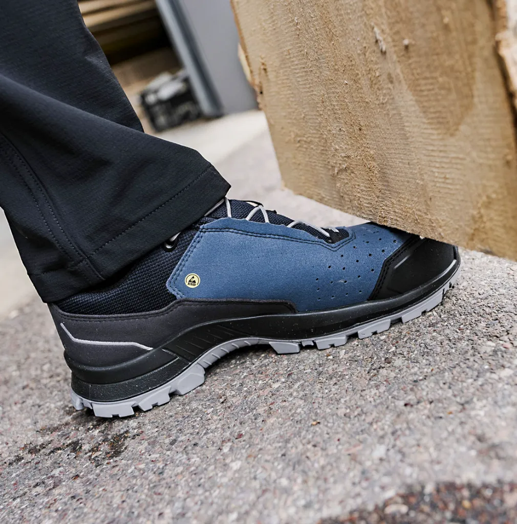 610050_black-eagle-safety-200-m-t_blue_act01-web.webp